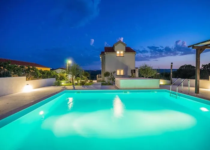 With Swimming Pool Camellia Villa Kruševo