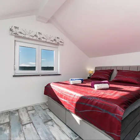 Vila With Swimming Pool Camellia *