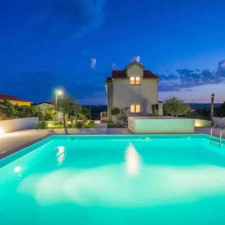 With Swimming Pool Camellia Villa Krusevo (Zadar)