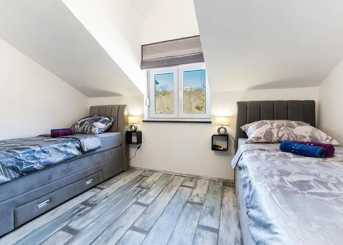 With Swimming Pool Camellia Vila *