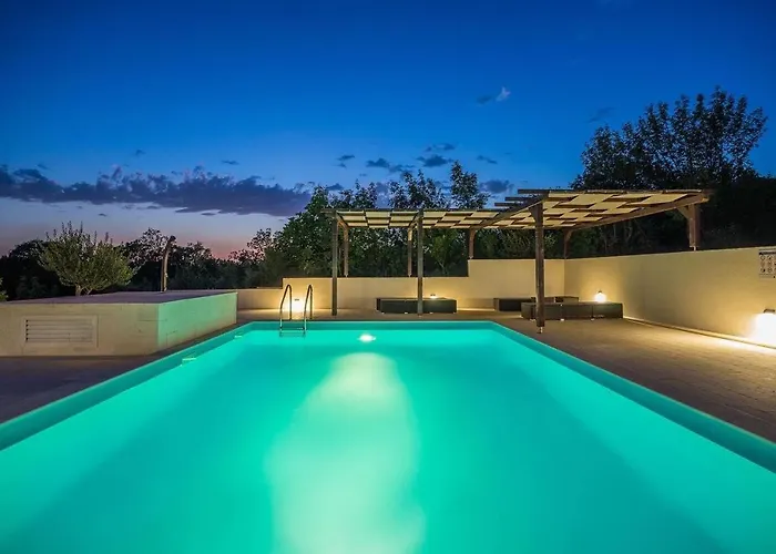With Swimming Pool Camellia Villa Kruševo