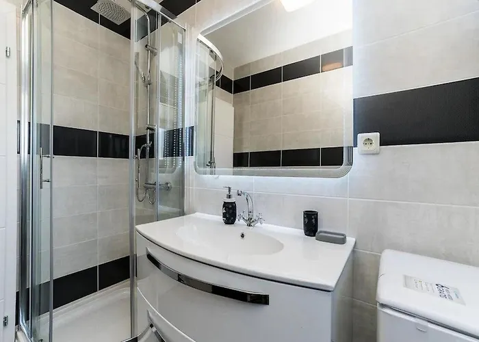 Vila With Swimming Pool Camellia *